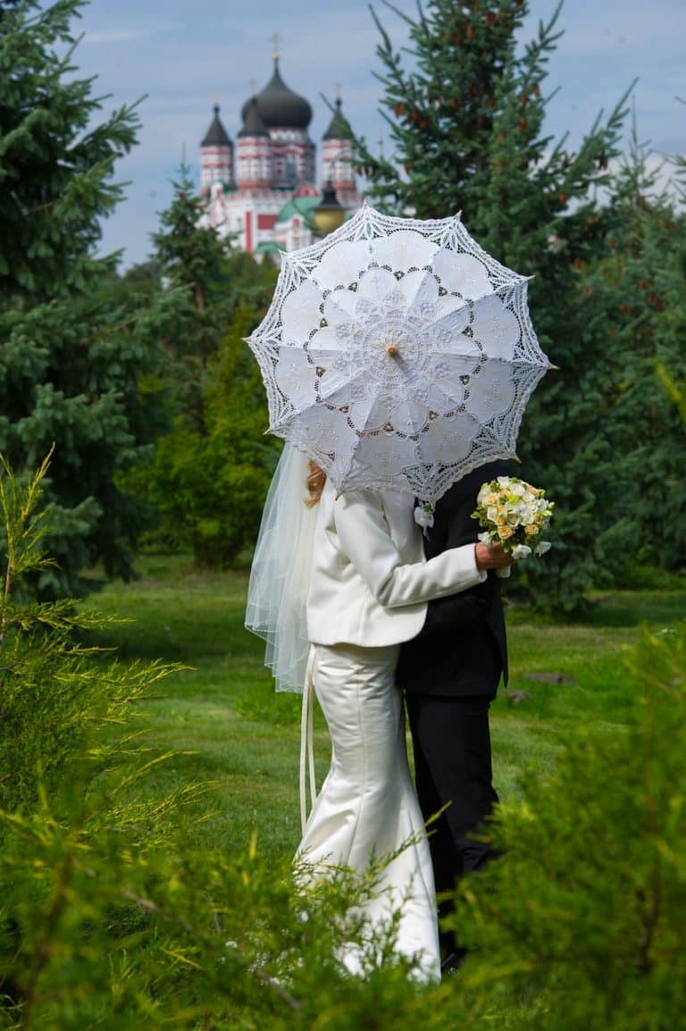 Ne gâchez pas les photos grâce au parapluie transparent spécial mariage