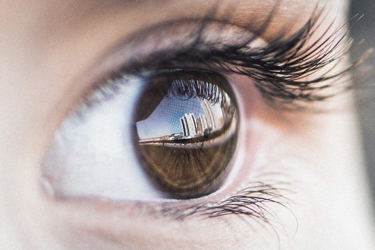 Comment l’astigmatisme affecte-t-il la qualité de la vue au quotidien  ?
